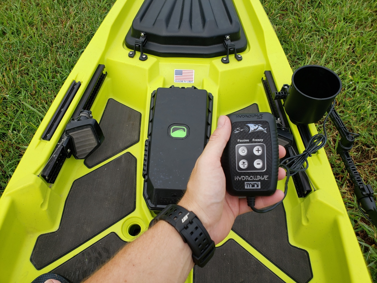 How to attach a hydrowave to a kayak